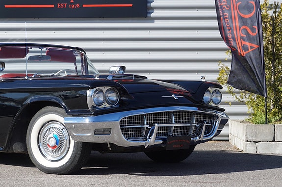 Ford Thunderbird 11 of 26