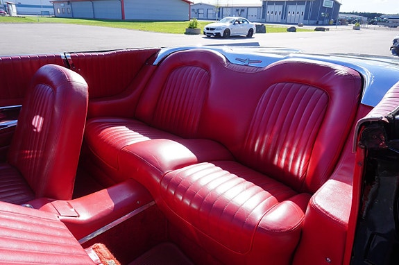 Ford Thunderbird 18 of 26