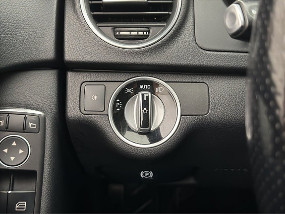 Mercedes-Benz C180 13 of 29