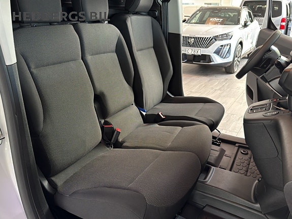 Peugeot e-Partner 8 of 12
