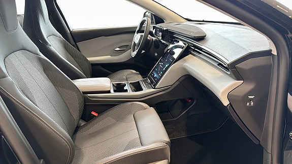 Ford Explorer 3 of 5