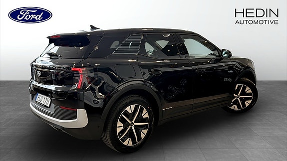 Ford Explorer 2 of 5