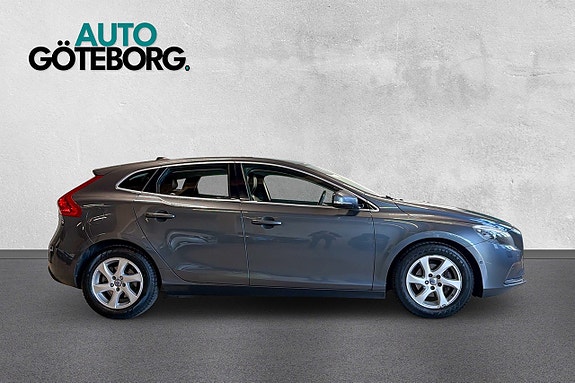 Volvo V40 3 of 17