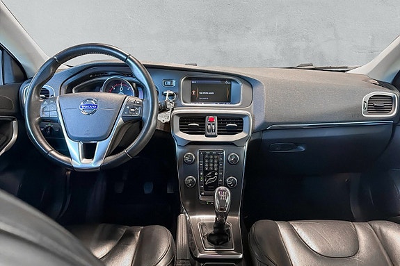 Volvo V40 13 of 17