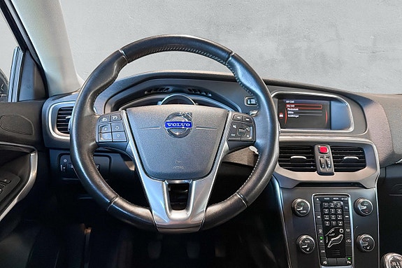 Volvo V40 12 of 17