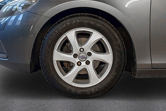 Volvo V40 9 of 17