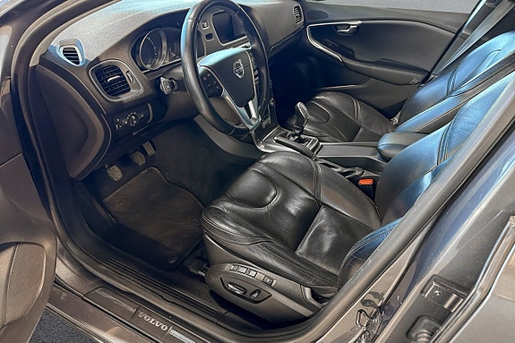 Volvo V40 10 of 17