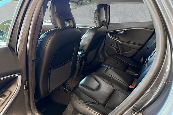 Volvo V40 15 of 17
