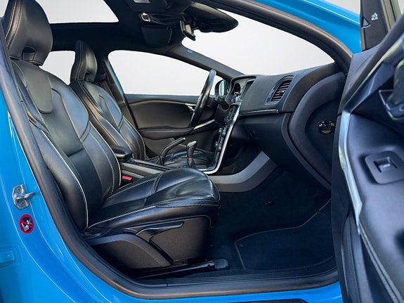 Volvo V40 12 of 23