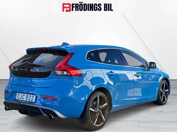Volvo V40 4 of 5
