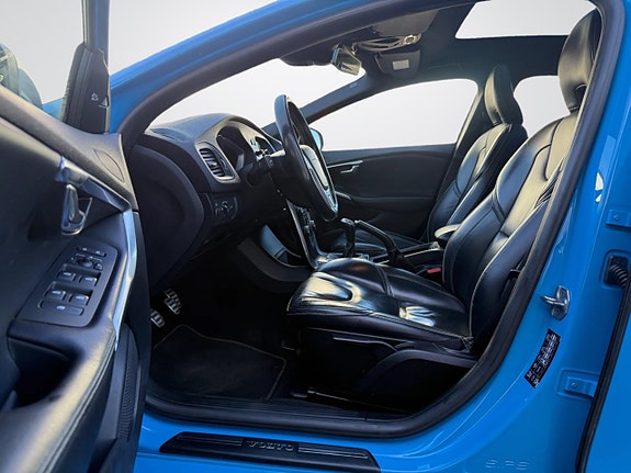 Volvo V40 8 of 23