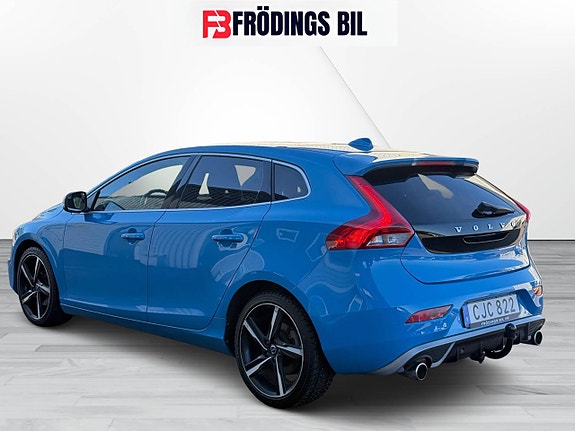 Volvo V40 3 of 5