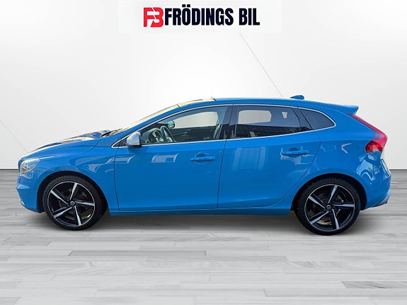 Volvo V40 2 of 5
