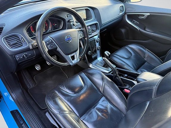 Volvo V40 9 of 23