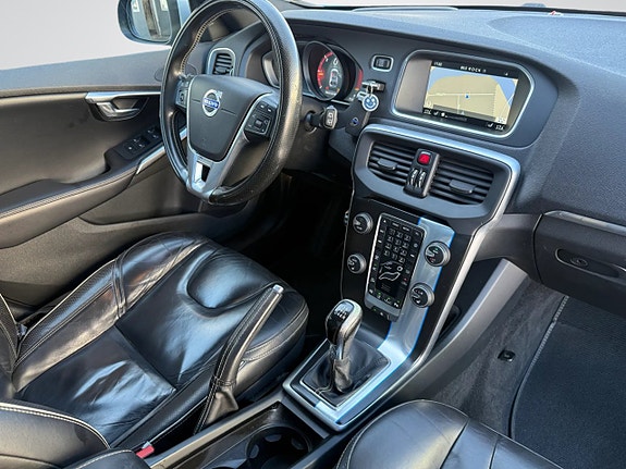 Volvo V40 14 of 23