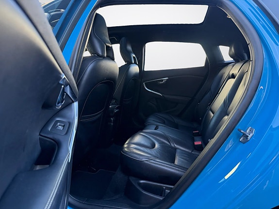 Volvo V40 11 of 23
