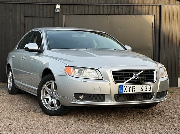 Volvo S80 2 of 5