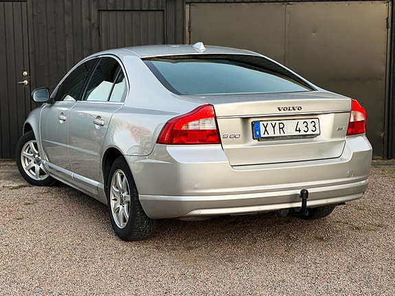 Volvo S80 4 of 5