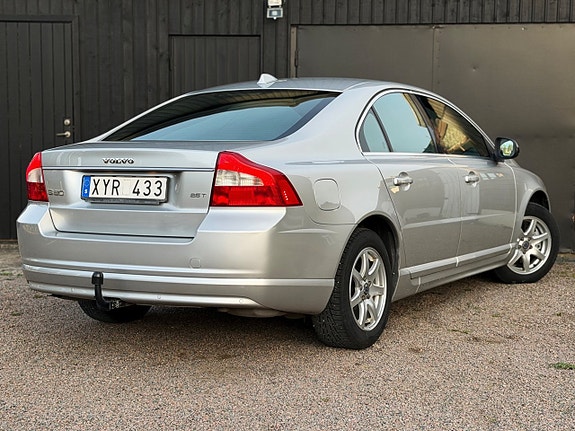 Volvo S80 3 of 5
