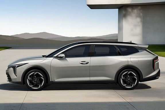 Kia K4 3 of 5