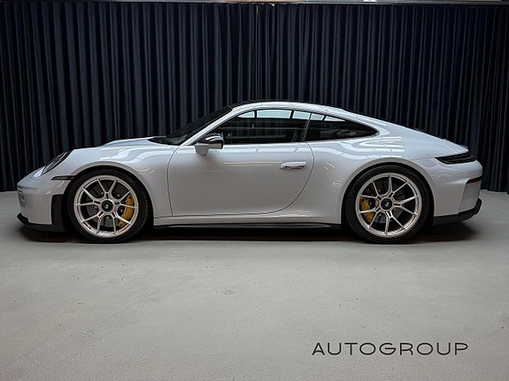 Porsche 911 GT3 2 of 11