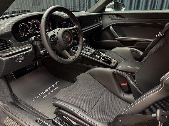 Porsche 911 GT3 5 of 11