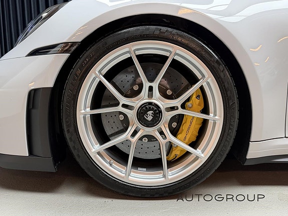 Porsche 911 GT3 4 of 5