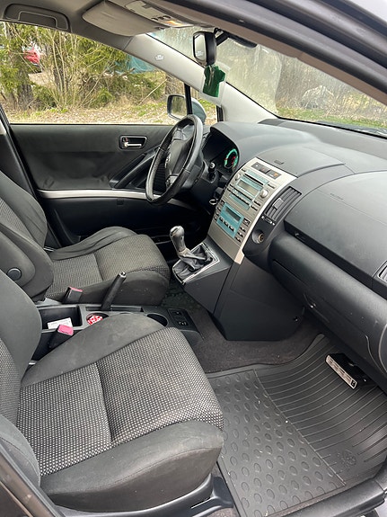 Toyota Corolla Verso 5 of 5