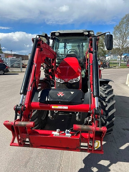 Massey Ferguson 5713