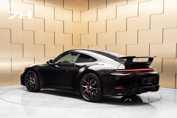 Porsche 911 3 of 5