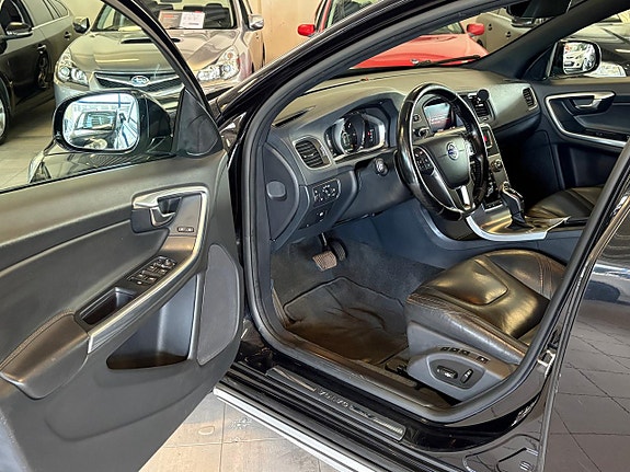 Volvo V60 Cross Country 5 of 5