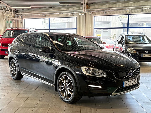 Volvo V60 Cross Country 4 of 5