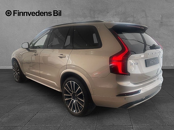 Volvo XC90 2 of 5