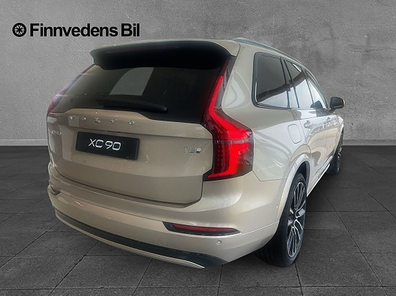 Volvo XC90 3 of 5