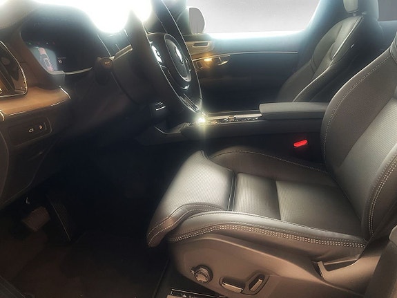 Volvo XC90 4 of 5