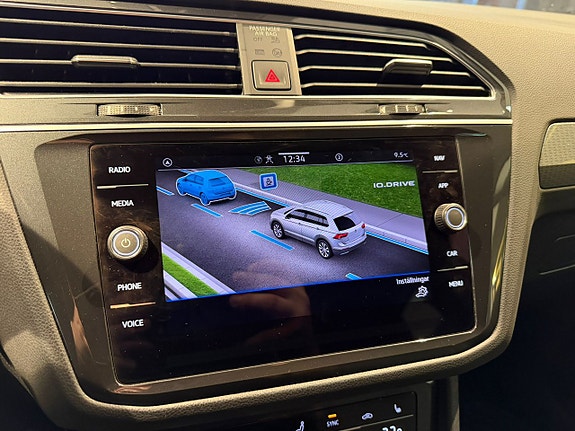 Volkswagen Tiguan 16 of 29