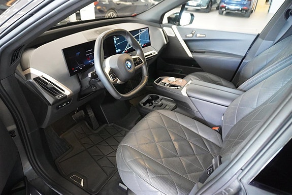 BMW iX 2 of 12