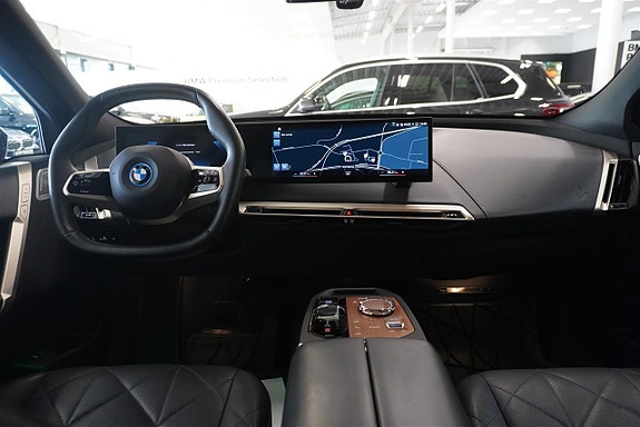 BMW iX 11 of 12