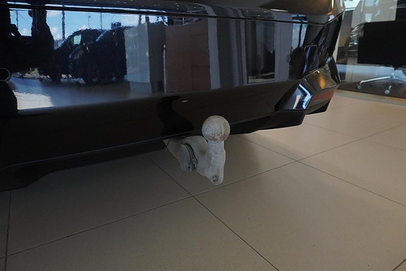 BMW iX 9 of 12