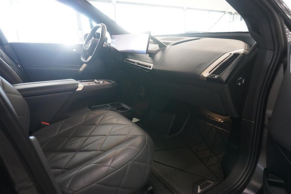 BMW iX 6 of 12