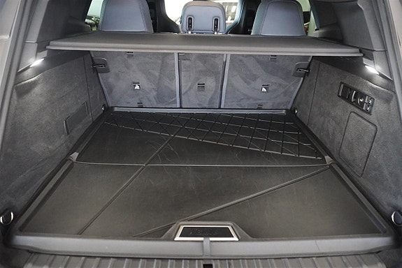 BMW iX 8 of 12
