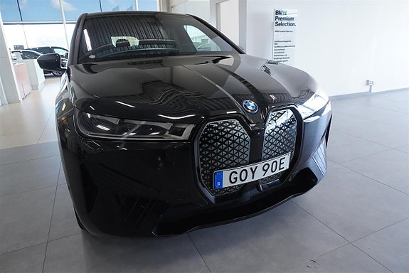BMW iX 5 of 12