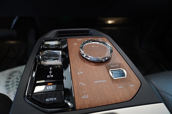 BMW iX 12 of 12