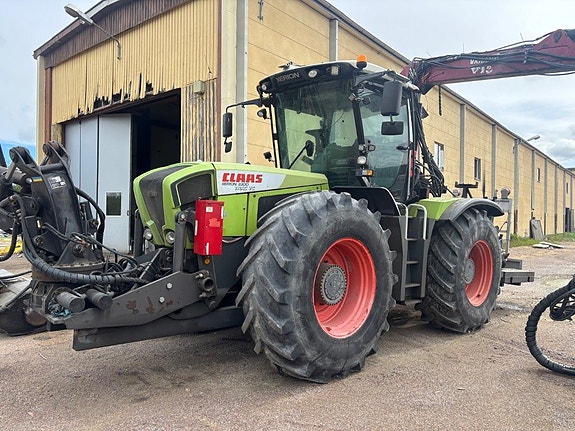 Traktor Claas Xerion 3300 Trac VC 4WD med släntklipp