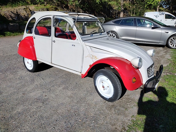 Citroen 2CV 2 of 6