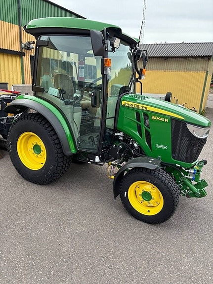 John Deere 3046 R