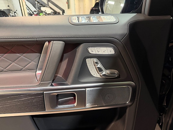 Mercedes-Benz G55 22 of 24