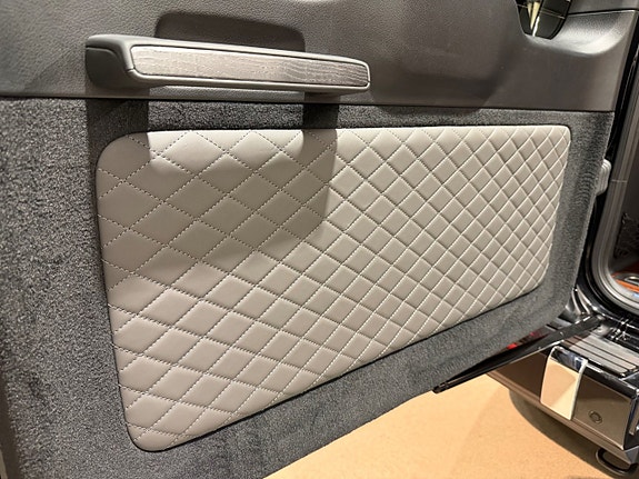 Mercedes-Benz G55 19 of 24