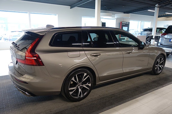 Volvo V60 3 of 5