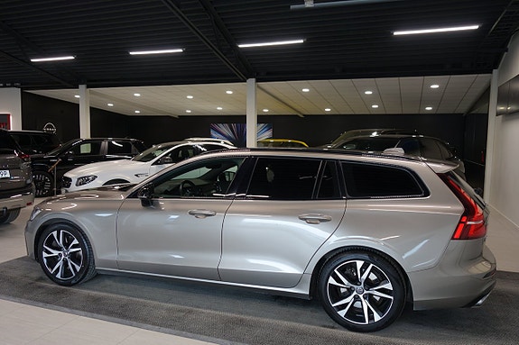 Volvo V60 2 of 5
